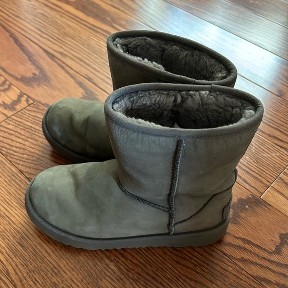 Grey UGG boots for kids, US Size 2 - Picture 1 of 4